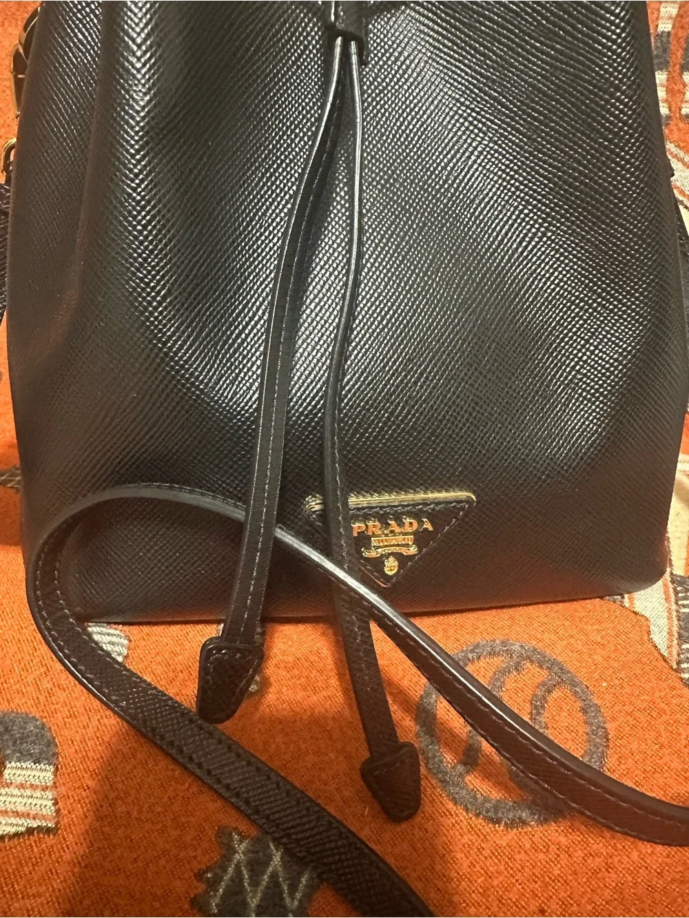 PRADA❤️🌟BLACK SAFFIANO LEATHERL BUCKET BAG WITH GOLD HARDWARE ⭐️ - Picture 2 of 15